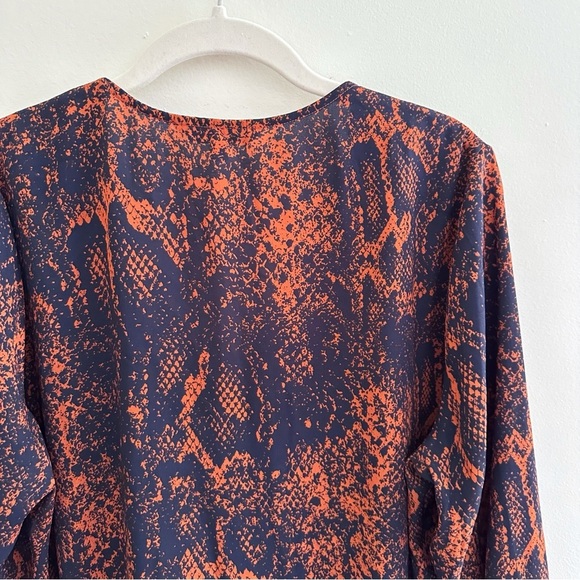 CAbi #101 Snakeskin Border Wrap Career Blouse In Python Size Large - Picture 9 of 16